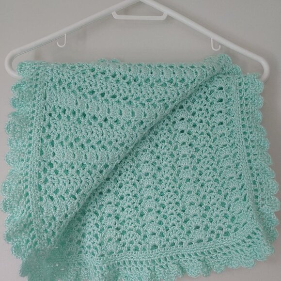 Beautiful Handmade Crochet BABY BLANKET Afghan soft Mint Green with Scalloped - Picture 2 of 5